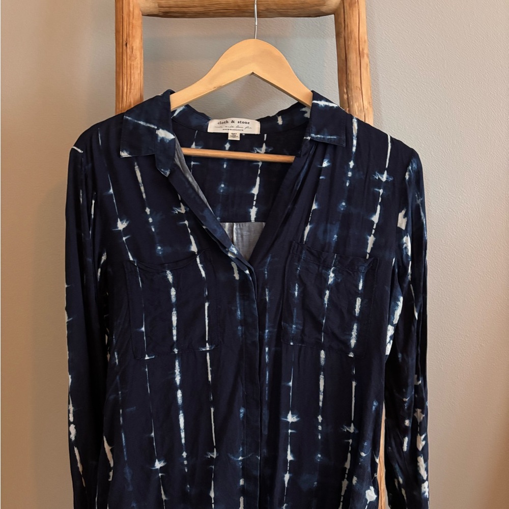 Cloth & Stone Navy and White Button Down Shirt